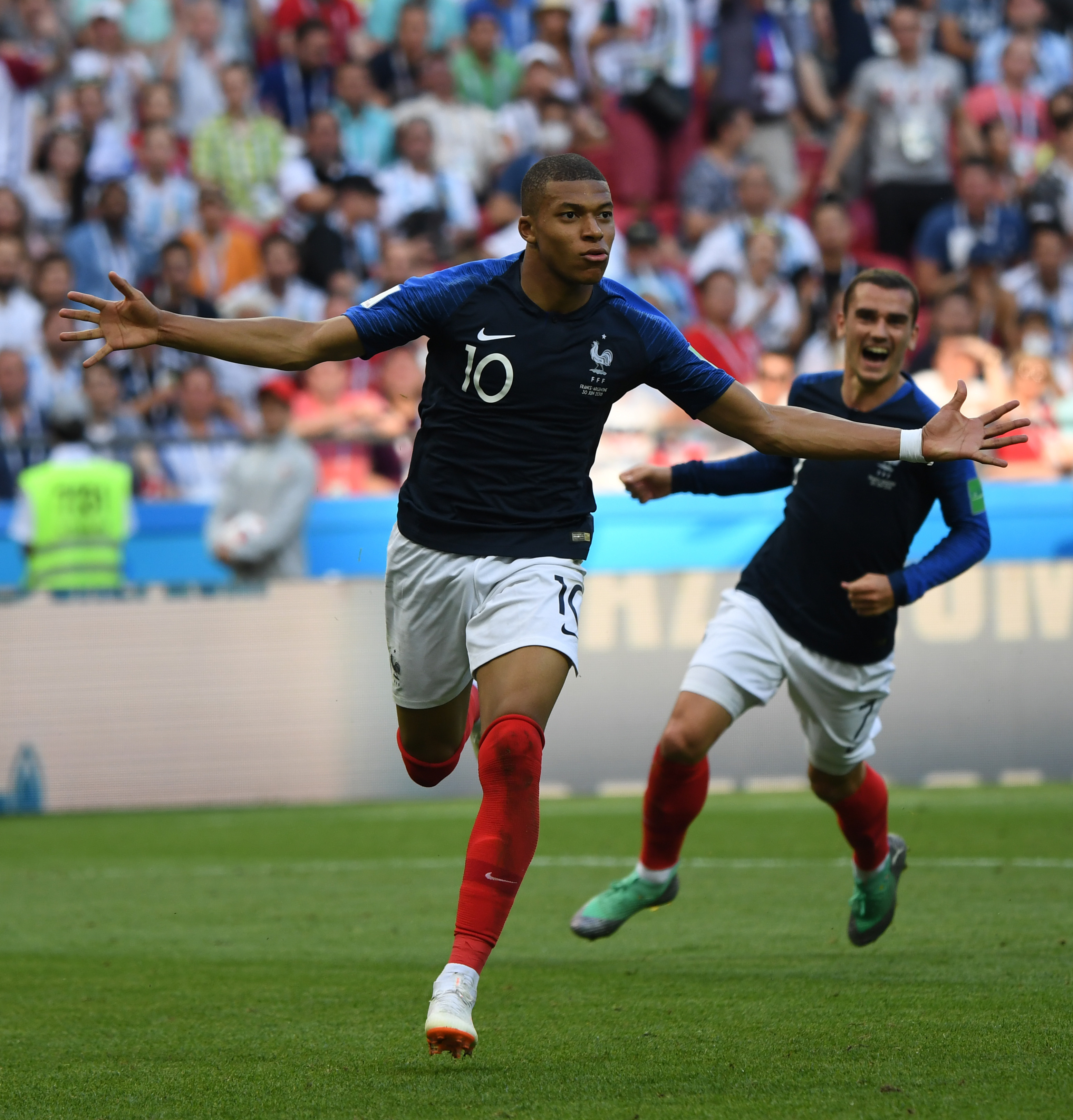 中超-阿奇姆彭破门被吹 亚泰0-0河南成功保级