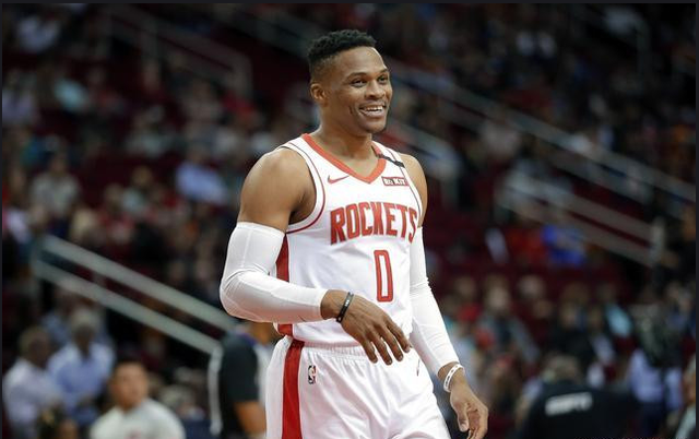 打败了看似无解的梅拉布，彼得-严时隔1975天再次成为了雏量级世界冠军！