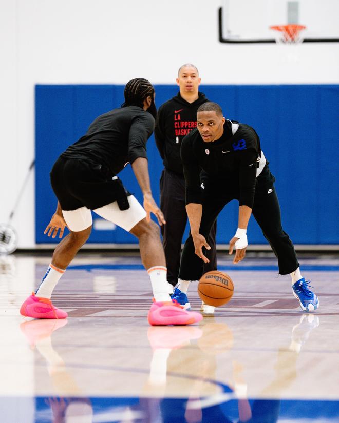 坦帕湾光芒队由于新球场选址问题，与坦帕市政府再次陷入僵局