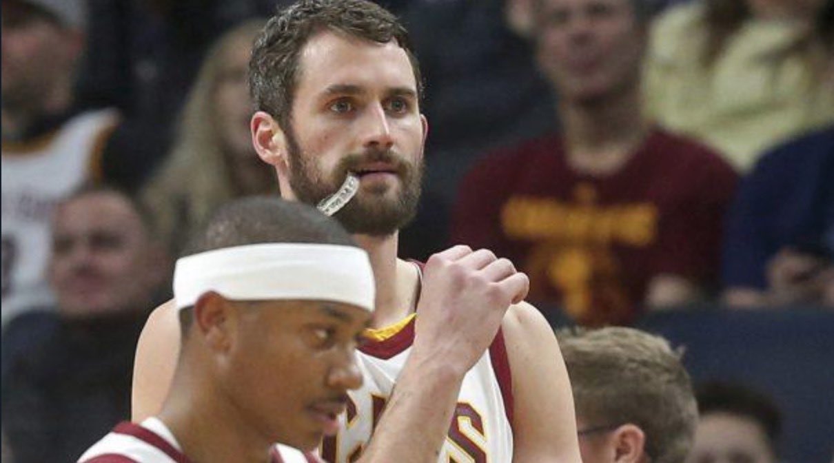 切尔西官网更新一线队名单，斯特林、韦加等9名球员未在列