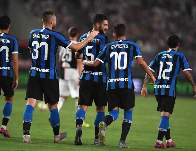 贾斯丁·维兰德在 39 岁高龄接受 TJ 手术回归后，全票夺得 2022 年美联赛扬奖