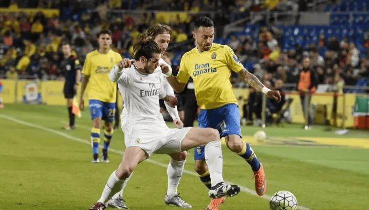 世体：德容有着坚定的留队意愿，他对和巴萨续约感到乐观